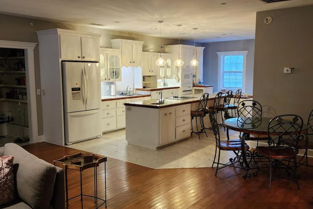 A Retro Rejuvenation Villa Midway ภายนอก รูปภาพ